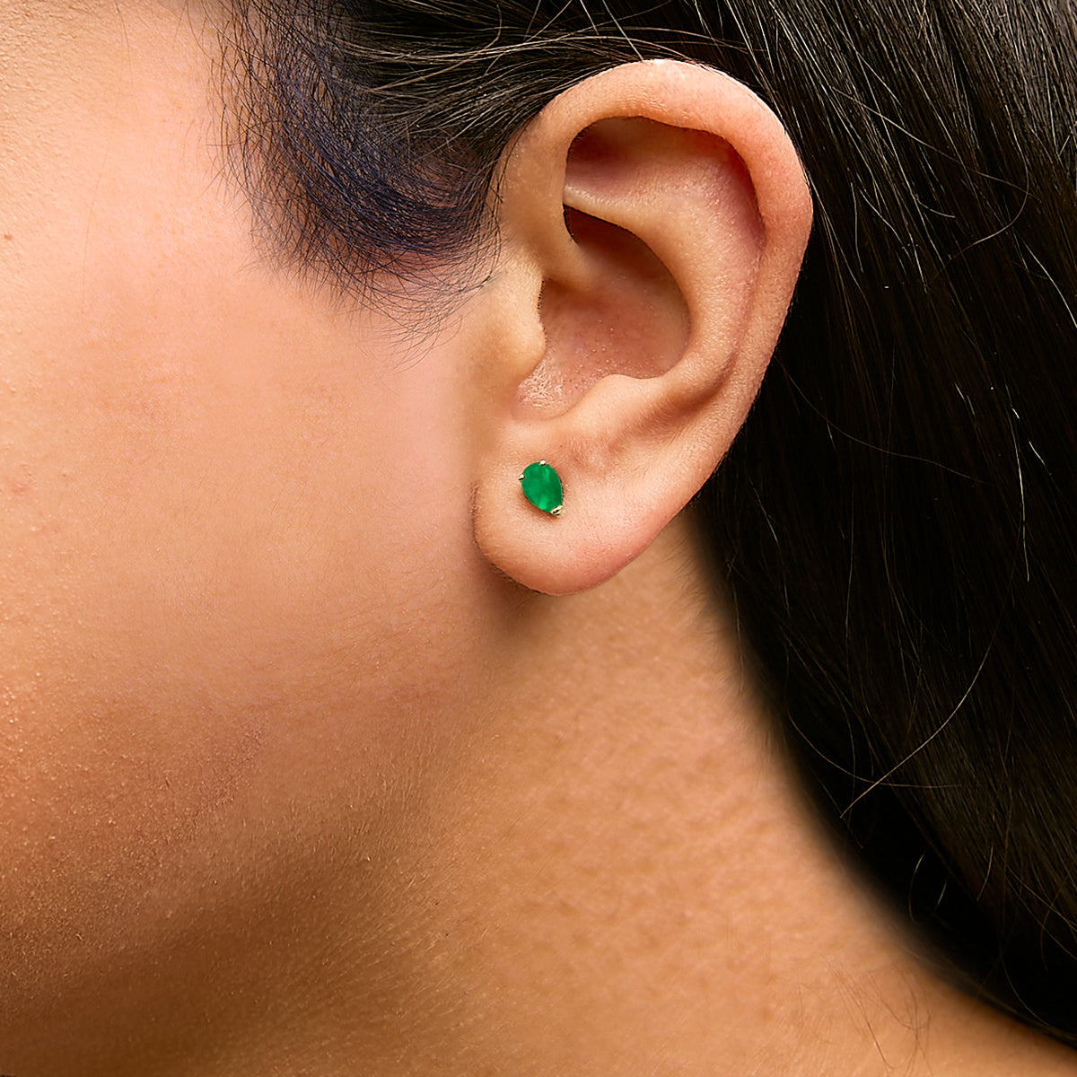 14K Yellow Gold 6x4MM Pear Shaped Green Emerald Solitaire Stud Earrings